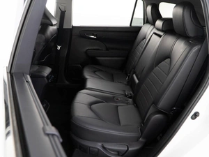 Внедорожник Toyota Highlander 2021 года, 5819888 рублей, Москва