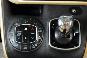 Минивэн Toyota Noah 2014 года, 1669000 рублей, Тюмень