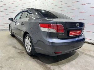 Седан Toyota Avensis 2009 года, 1150000 рублей, Красноярск