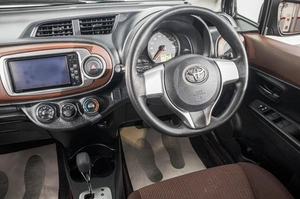 Хетчбэк Toyota Vitz 2012 года, 849000 рублей, Барнаул