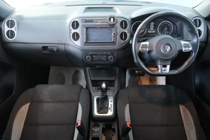 Внедорожник Volkswagen Tiguan 2013 года, 899000 рублей, Омск