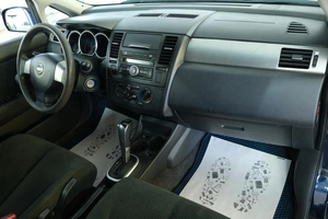 Хетчбэк Nissan Tiida 2010 года, 889000 рублей, Омск