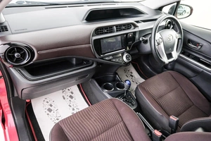 Хетчбэк Toyota Aqua 2015 года, 999000 рублей, Красноярск