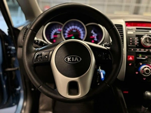Минивэн Kia Venga 2011 года, 897000 рублей, Красноярск
