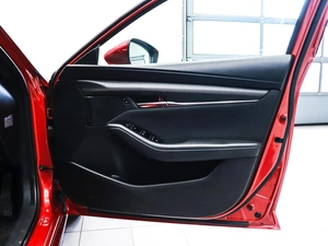 Хетчбэк Mazda 3 2020 года, 1729000 рублей, Красноярск