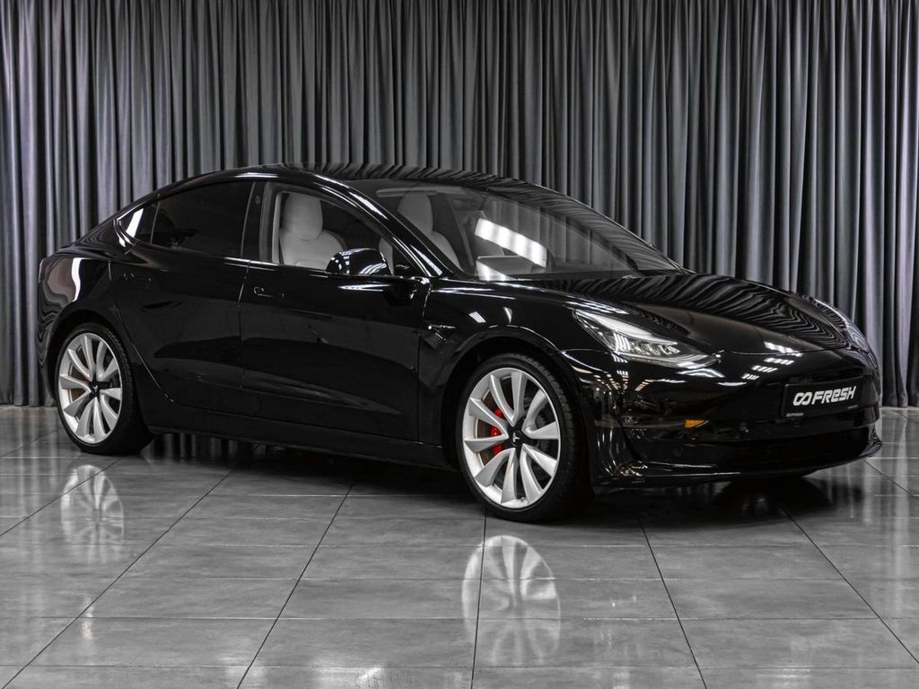 Седан Tesla Model 3 2019 года, 3099000 рублей, Тюмень