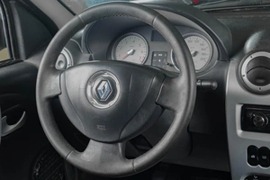 Седан Renault Logan 2011 года, 479000 рублей, Тюмень