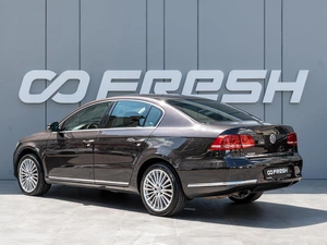 Седан Volkswagen Passat 2011 года, 1370000 рублей, Краснодар