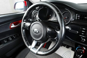 Седан Kia Rio 2018 года, 919000 рублей, Тюмень
