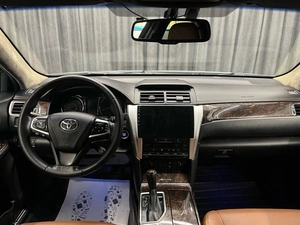 Седан Toyota Camry 2017 года, 1799000 рублей, Красноярск
