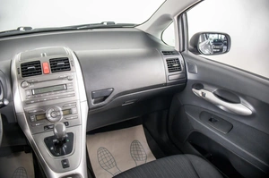 Хетчбэк Toyota Auris 2009 года, 609000 рублей, Пермь