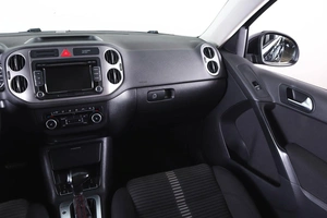 Внедорожник Volkswagen Tiguan 2011 года, 1129000 рублей, Пермь