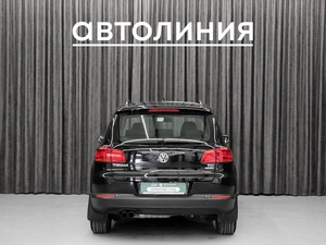 Внедорожник Volkswagen Tiguan 2012 года, 1199000 рублей, Красноярск