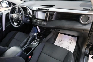 Внедорожник Toyota RAV4 2017 года, 2319000 рублей, Омск