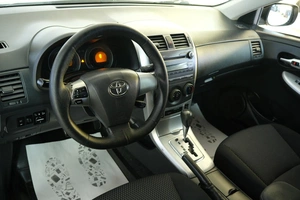 Седан Toyota Corolla 2011 года, 1039000 рублей, Омск