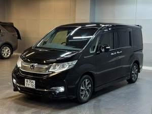 Минивэн Honda Stepwgn Spada 2017 года, 1897000 рублей, Красноярск