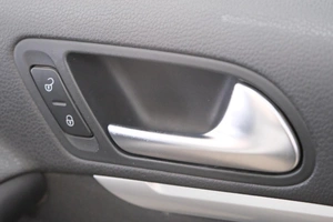 Внедорожник Volkswagen Tiguan 2013 года, 899000 рублей, Омск