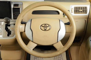 Минивэн Toyota Raum 2003 года, 559000 рублей, Тюмень