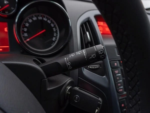 Хетчбэк Opel Astra GTC 2012 года, 879000 рублей, Саратов