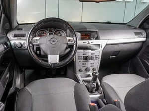 Универсал Opel Astra 2012 года, 699000 рублей, Воронеж