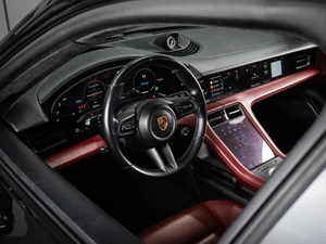 Седан Porsche Taycan 2020 года, 8350000 рублей, Тюмень
