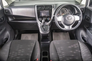 Хетчбэк Toyota Ractis 2015 года, 999000 рублей, Томск
