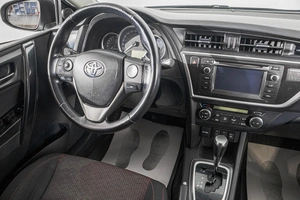 Хетчбэк Toyota Auris 2013 года, 1299000 рублей, Барнаул