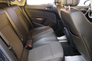 Хетчбэк Opel Astra 2012 года, 829000 рублей, Омск