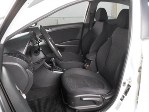 Седан Hyundai Solaris 2015 года, 1099000 рублей, Красный Пахарь