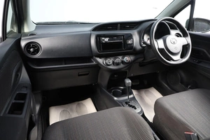 Хетчбэк Toyota Vitz 2019 года, 1129000 рублей, Новосибирск