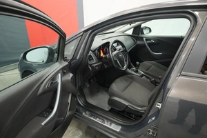 Седан Opel Astra 2013 года, 1030000 рублей, Курск