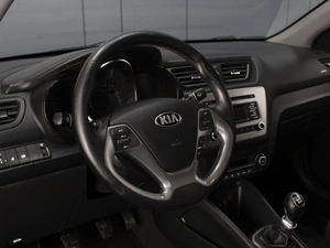 Седан Kia Rio 2017 года, 1040000 рублей, Омск