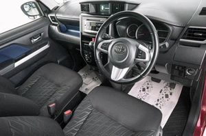 Минивэн Toyota Roomy 2017 года, 939000 рублей, Красноярск