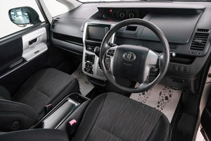 Минивэн Toyota Noah 2010 года, 1399000 рублей, Красноярск