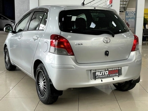 Хетчбэк Toyota Vitz 2009 года, 547000 рублей, Солонцы