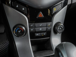 Седан Chevrolet Cruze 2011 года, 869000 рублей, Воронеж