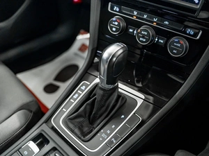 Хетчбэк Volkswagen Golf 2013 года, 1350000 рублей, Красноярск