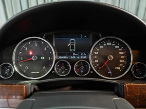 Внедорожник Volkswagen Touareg 2007 года, 1269000 рублей, Тюмень