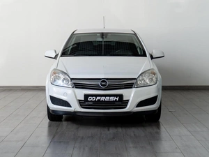 Седан Opel Astra 2011 года, 729000 рублей, Саратов