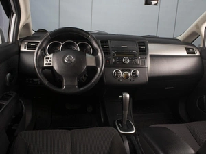 Хетчбэк Nissan Tiida 2011 года, 800000 рублей, Омск