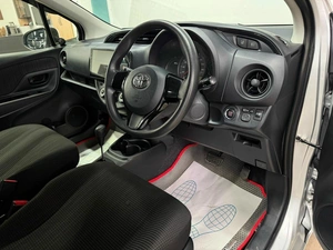 Хетчбэк Toyota Vitz 2018 года, 799000 рублей, Красноярск