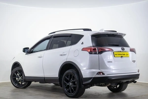 Внедорожник Toyota RAV4 2018 года, 2799000 рублей, Оренбург