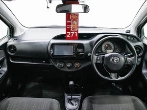Хетчбэк Toyota Vitz 2019 года, 1050000 рублей, Красноярск