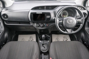 Хетчбэк Toyota Vitz 2019 года, 899000 рублей, Красноярск
