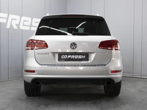 Внедорожник Volkswagen Touareg 2014 года, 2390000 рублей, Омск