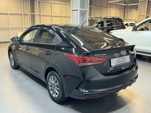 Седан Hyundai Solaris 2021 года, 1327000 рублей, Красноярск