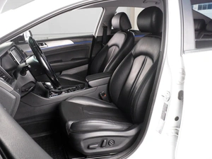 Седан Hyundai Sonata 2019 года, 2289000 рублей, Красный Пахарь