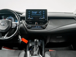Седан Toyota Corolla 2019 года, 2000000 рублей, Красноярск