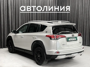 Внедорожник Toyota RAV4 2018 года, 2379000 рублей, Красноярск