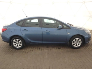 Седан Opel Astra 2014 года, 955000 рублей, Орёл
